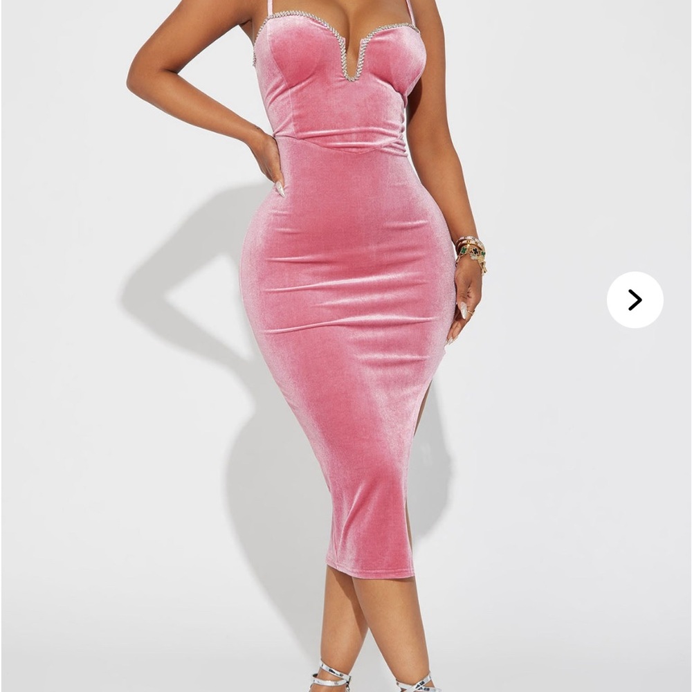 Chic Pink Velvet Midi Dress